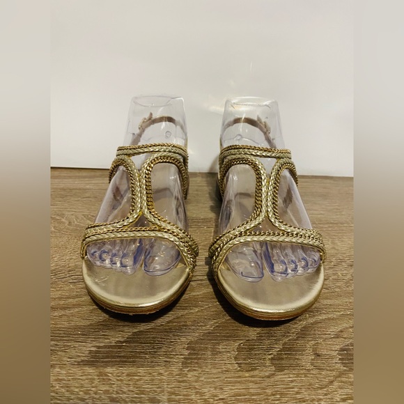 Stuart Weitzman gold leather chain ‘Samoa’ sandals W/5.5 - Picture 8 of 8